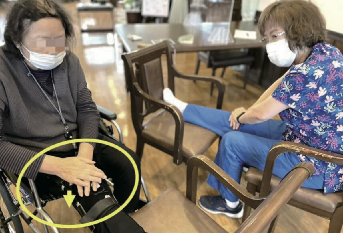 譚雪莉在日本長照機構教學。(圖片來源/重建樂活護理之家)