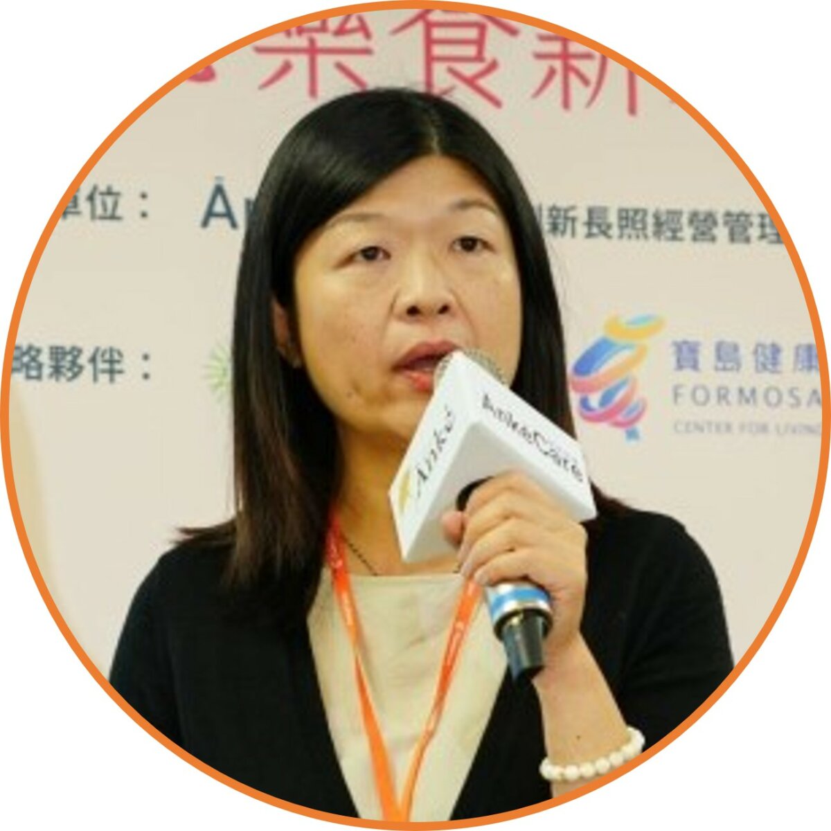 作者鐘子雯為台灣口腔照護協會理事暨教學組副主委、中華民國營養師公會全國聯合會長照組委員、營佳營養諮詢中 心負責人、營佳營養諮詢中心負責人