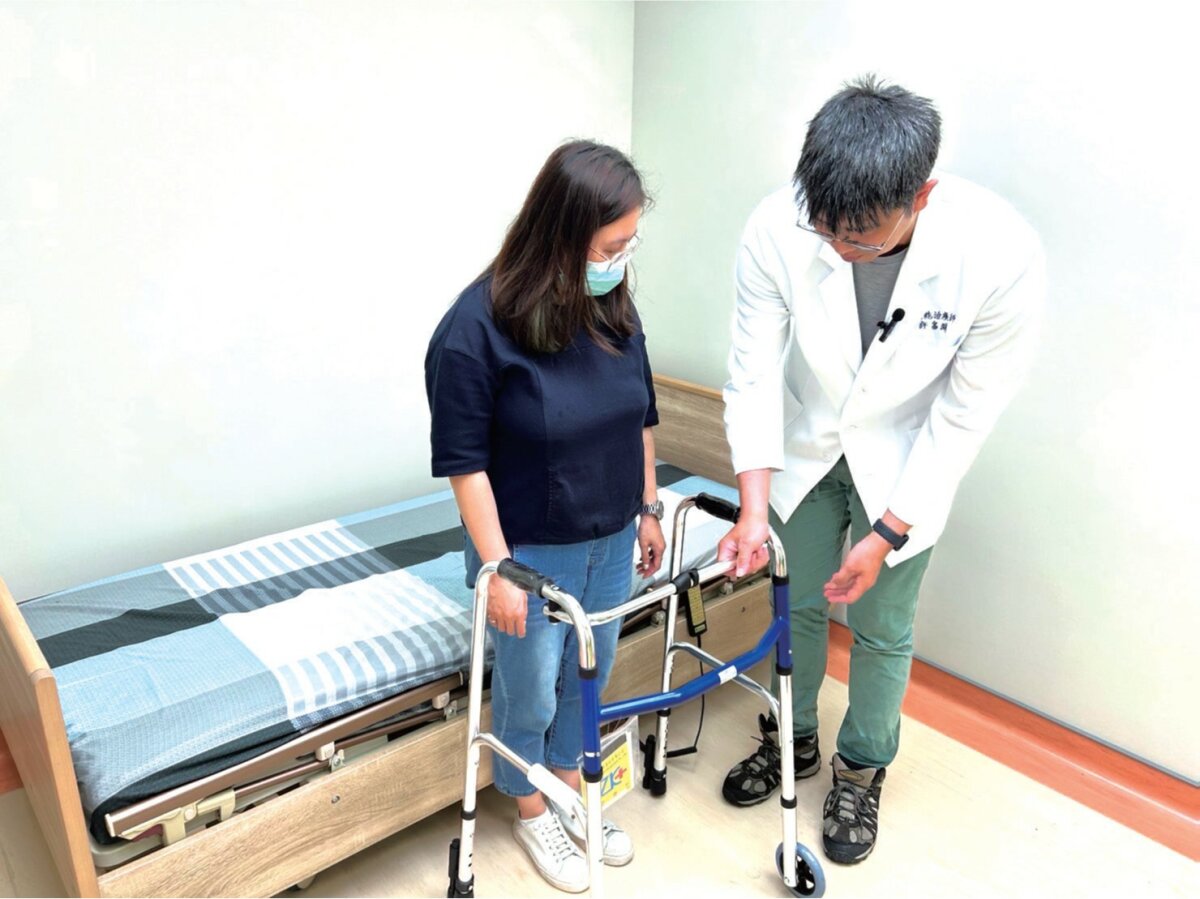 學習善用輔具和專業照護資源介入，幫長輩輕鬆找回生活力。(圖片來源/中化銀髮)