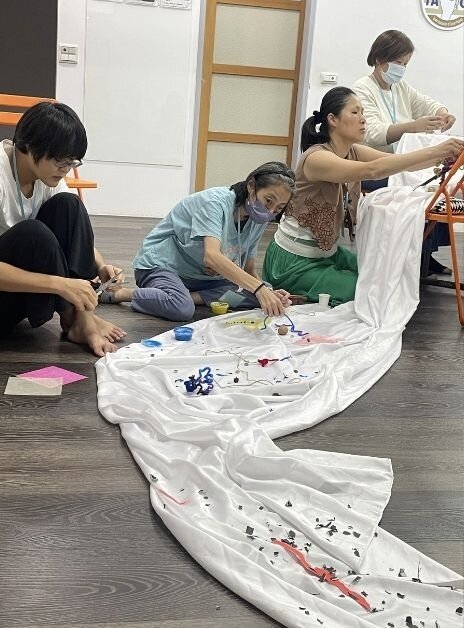 癌友在全癌連在「好久不見：與自己相癒」工作坊中，藉由探索哀傷，找回自信與希望。（圖片來源／台灣全癌症病友連線）