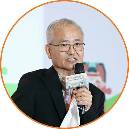 竹山秀傳醫院榮譽院長謝輝龍