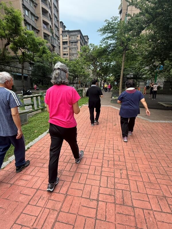 健走對高齡者不僅是休閒活動，更是延緩失能的重要策略。（圖片來源／林治萱）