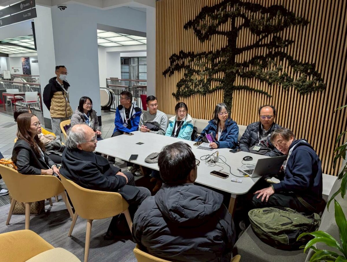 台灣團隊在現場討論。（圖片來源／徐業良）
