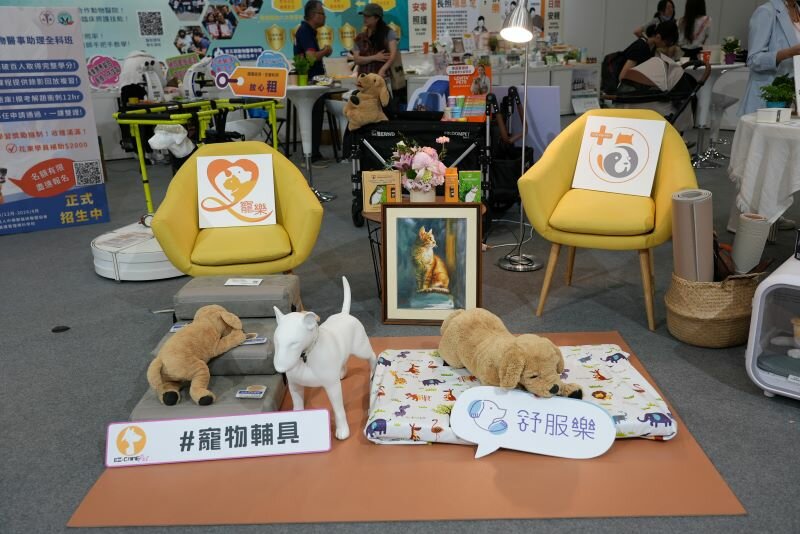 2024年台北照顧博覽會首度推出「寵物長照館」，匯集了針對犬貓及非犬貓等不同動物的先進照護技術與產品。(圖片來源/侒可傳媒)