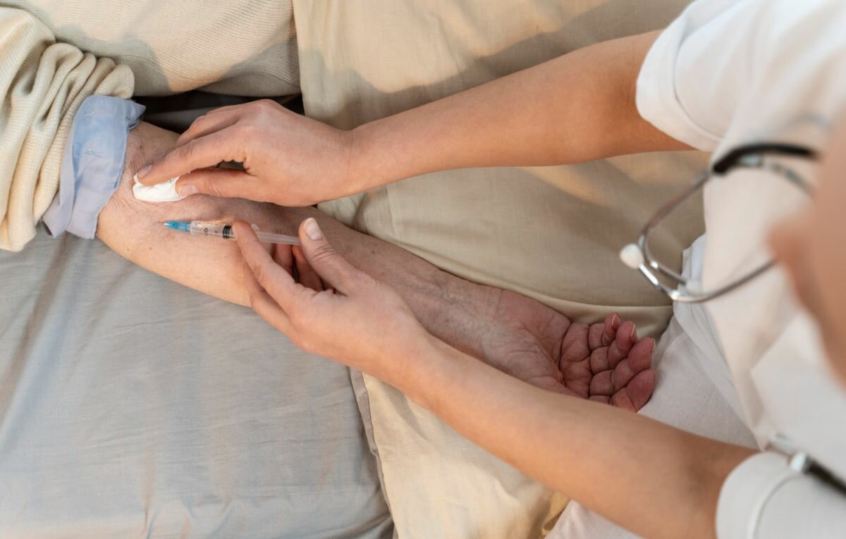 「到宅輸液」被視為一項界線清楚、強度較高的醫療行為。(圖片來源/magnific)