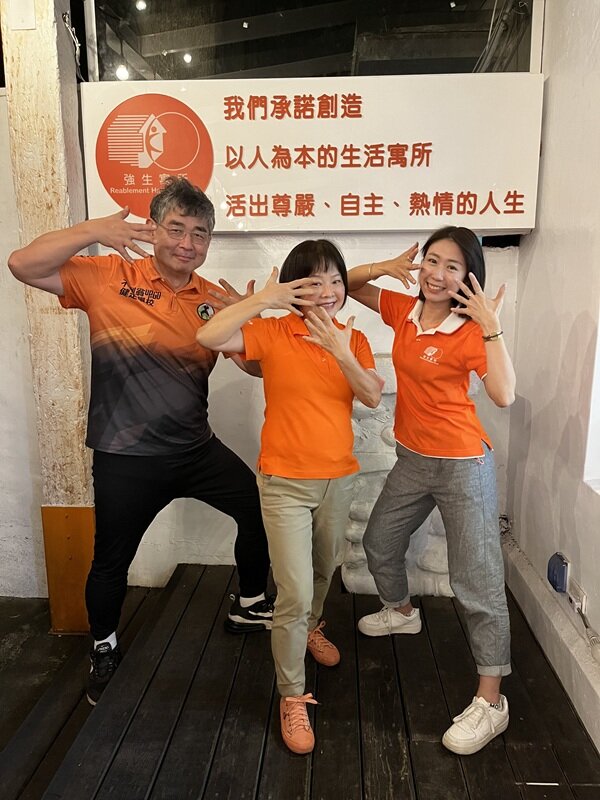 強生不倒翁品牌總監郭健中醫師（左）、強生寓所創辦人李巧彥（中）、強生寓所所長陳怡玫（右）（攝影／歐芯萌）