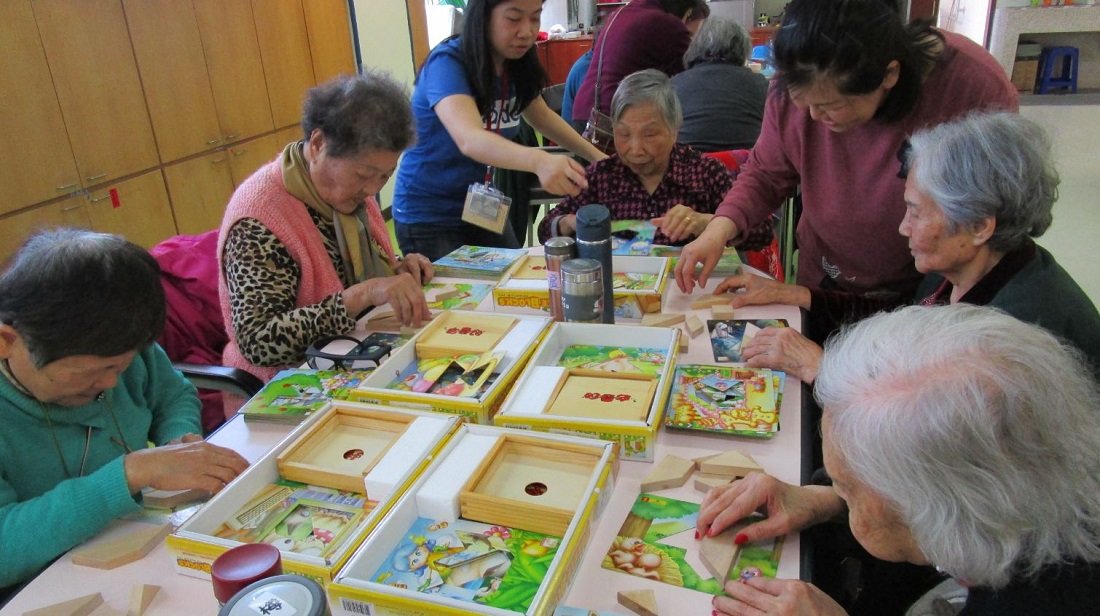 北市信義日照中心｜送餐共食還照顧失智症家屬