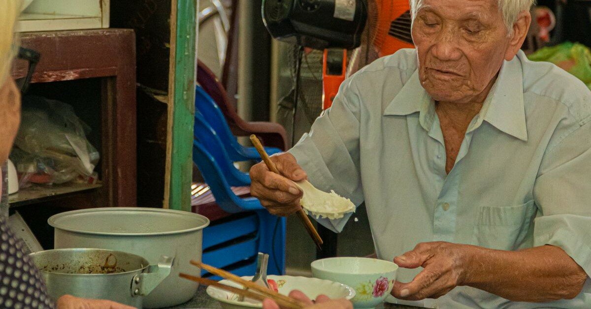 【胡月娟專欄】有一種幸福叫吃得下 用舌頂硬腭運動預防吞嚥老化